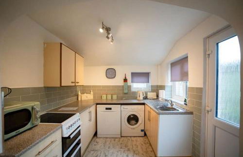 Gloucester City - Birchmore House - 2 Bedroom End Terrace Property Near To City Centre & Hospital With On-Street Parking - Sleeps 5 - Great For Hospital Workers & Contractors - Hosted by RENTMYHOUSE - Foto 3