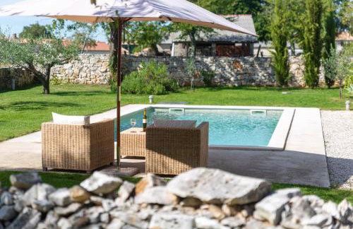 Beautiful restored farmhouse with private pool and gardens - Foto 3