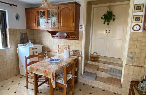 Village Mountain and Sea Horizon - Photo 7