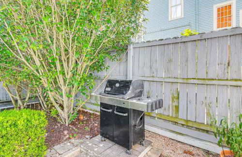 Walk to The Strand Historic Family Base with Yard! - Foto 43