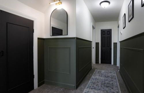 King Size Bed, Near Hwy, Work Desk, Close Parking - Foto 16