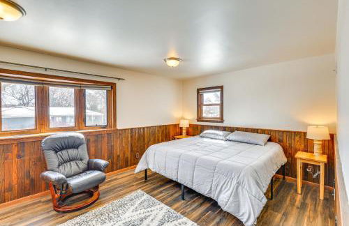 half Mi to Dtwn Pierre Family Home with Patio - Foto 10