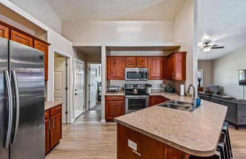 Fully Stocked Home with Hot Tub and Private Yard - Photo 5