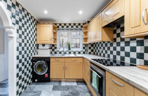 Purley House-Sleeps 8-Near Gatwick-Games Room - Foto 36