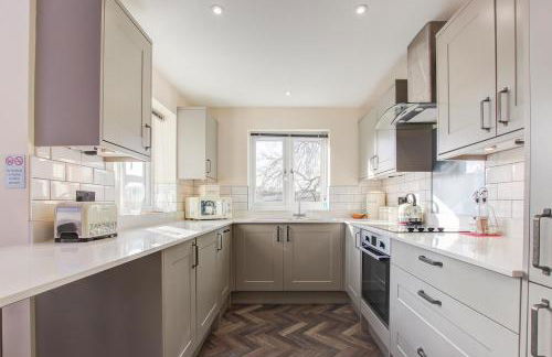 Hunters Cottage - Luxury, high end, hot hub, AC, slipper bath, couples retreat - Photo 45