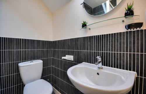 Three Bedroom House in Runcorn Close To The Lake with Parking - Foto 20