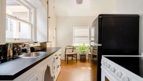 Stay Portland - 1892 Bohemian Dream Studio in Ladd's Addition - Photo 2