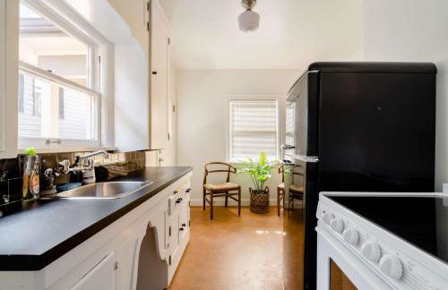 Stay Portland - 1892 Bohemian Dream Studio in Ladd's Addition - Photo 2