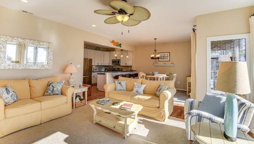 Walk to Beach: Home w/ Pool Access in White Stone - Photo 5
