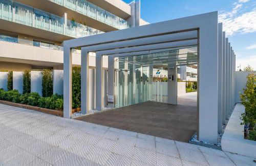 Newly Built 3 BDRM Luxury Apt Close to the Beach - Photo 48