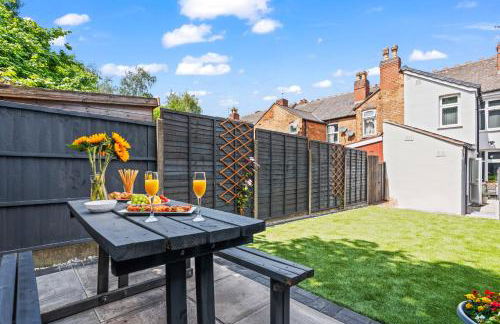 Free Parking ,Modern 4 bedrooms 10min from Birmingham city centre ideal for contractors ,Groups and Families - Photo 17