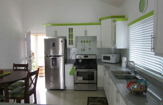 Caymanas Adrian's Vacation House - Foto 35