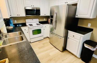 Eastgate 14B Stylish Townhouse 5 min to downtown Hammond - Foto 6