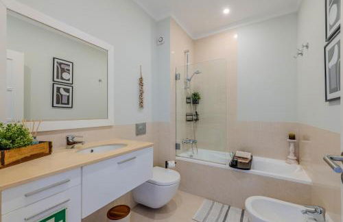 5 star Luxury Palmview apartment with large terrace and communal pool - Foto 31