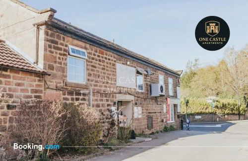 Exclusive Deals l Last-Minute Specials l Free Parking I Short term Booking l Garden I Sleeps Up to 6 l 3 Bed & 2 Bath I One Castle Apartments Short-lets and Serviced Accommodation - Photo 34