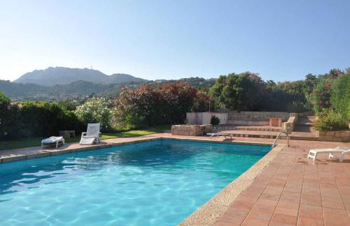 GuestHost - Villa With Private Garden, Parking & Shared Pool! - Foto 34