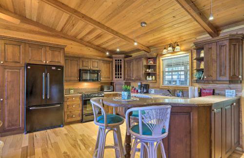 House with Dock and Slide Situated on Lake Sinclair! - Foto 7