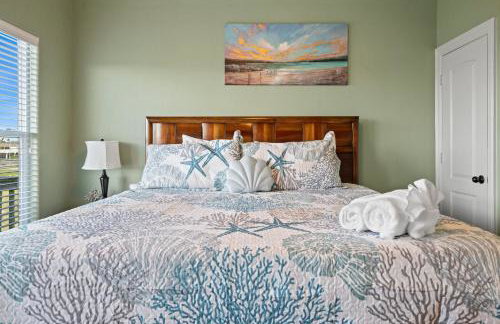 Charming Beachside Retreat: Steps from the Sand and Surf - Photo 23