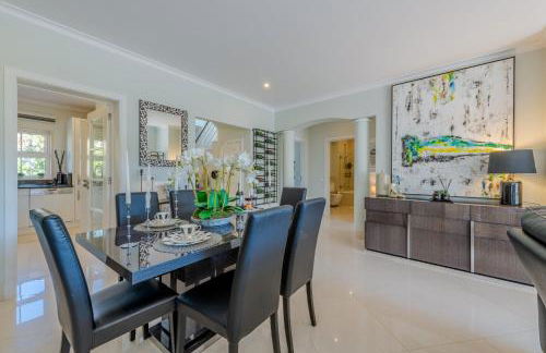 5 star Luxury Palmview apartment with large terrace and communal pool - Foto 18