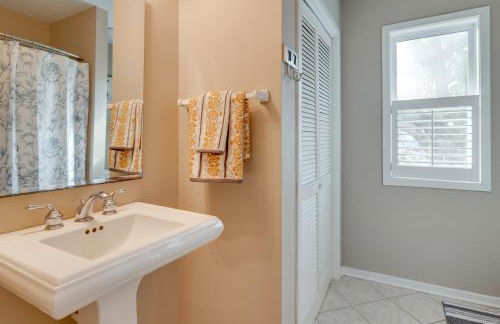 2 Mi to Atlantic Beach Coastal Retreat with Deck - Foto 18