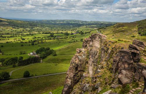 The Old Pumphouse Shepherds Hut with Hot Tub - Photo 45