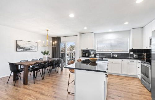 Spacious and Cozy 5 Bed 3 Bath Vacation House W 2 King 3 Queen! Sleep 12! 15Min to Red Rocks - Foto 64