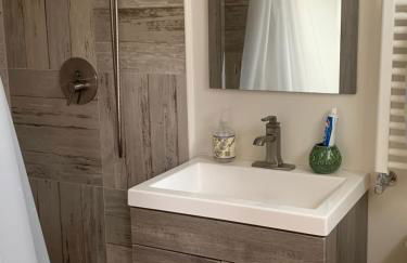 Beautiful 2-Bedroom, 2-Bath Townhouse - Photo 19