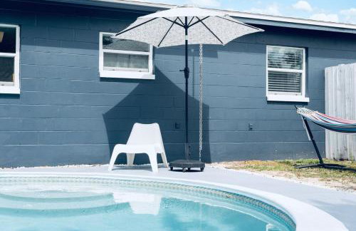 2BR Home with Private Pool, Fire Pit and Grill - Foto 8