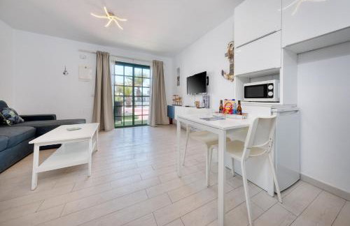 Apartment La Vela Azul - Pool & Tennis - Free AC & Good WIFI - By Lanzarote Vacation Homes - Foto 21