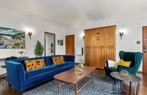 Visit the Beach from a Historic Downtown Apartment - NRP21-00092 - Foto 13