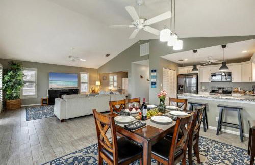 Exquisite Lakefront Pool House Awaits Pool 10 PPL - Foto 36