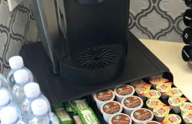 Ultra-Luxury- Resort Style Private Compound-Close to Everything- 3BD/2.5BA - Foto 30