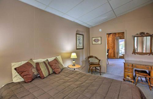 21 Mi to Slopes! Torch Lake Home with Private Beach - Foto 17