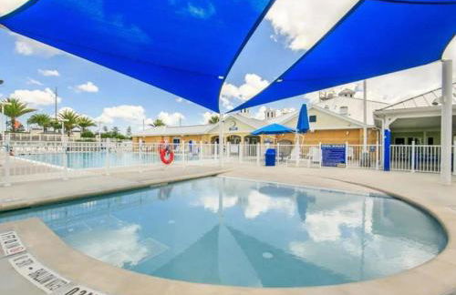 Enjoy mini golf, arcade games, and pools with Family in 2BD Orlando condo - Foto 38