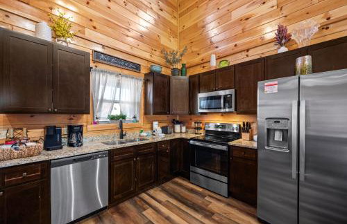 Indoor Pvt Pool, Pkyway, 44, HotTub, BBQ, King - Photo 21