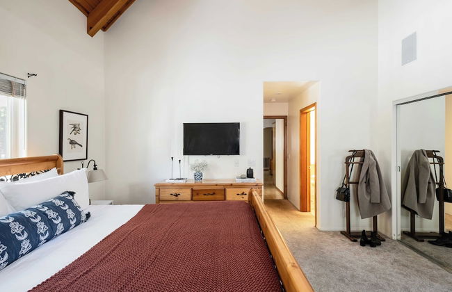 Hartwood by Avantstay Cozy Big Bear Abode w/ Spacious Deck & Stone Fireplace - Foto 13