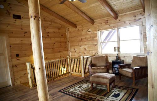 Stunning Private Cabin Getaway with Gorgeous Fireplace near Quincy, Illinois - Foto 21