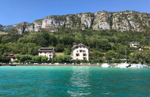 Rare 2 bedroom with private beach on Lake Annecy - Foto 1