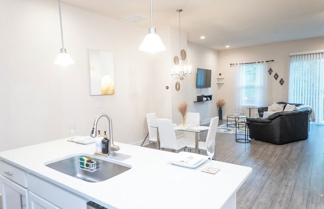 Cozy Retreat near Uptown Charlotte with Free Parking & Wi-Fi - Foto 26