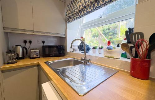 LITTLE RED HOLIDAY HOME - 2 Bed House with Free Parking within West Yorkshire, local access to the Peak District - Foto 28