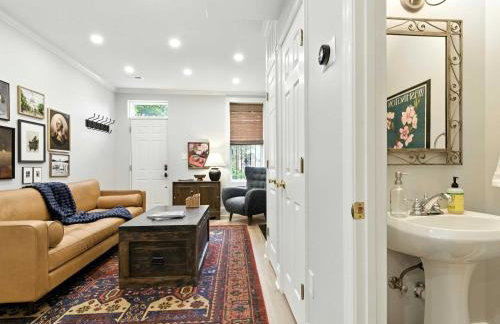 Capitol Hill Retreat Modern 2BR - Private Patio - Foto 16