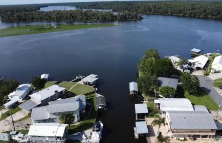Waterfront St Johns River near springs with boat dock and water sports - Foto 20
