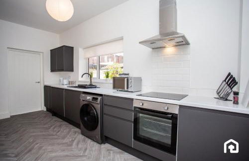 Vacant Nests The Fredrick Close to sea front - Photo 2