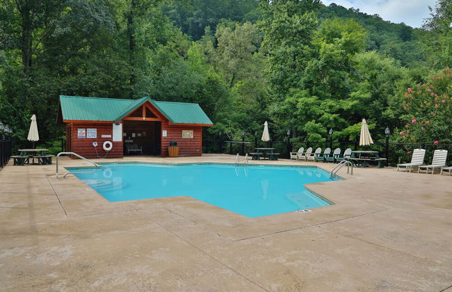 Smoky Mountain Getaway - Five Bedroom Cabin - Foto 14
