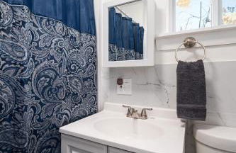 Whole House Near NYC and Transit with Game Room Fire Pit and King Bed - Foto 22