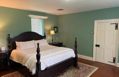 Vaux Hall Manor - 5BR Historic Farmhouse on Bay - Foto 30