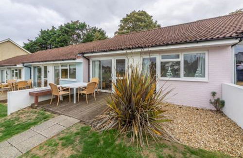 Cape A2 Westbay Club, a 2 bedroom cottage, Isle of Wight - Photo 3