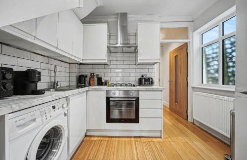 London Gem - Private Parking & Patio, 7m to Station - Foto 11