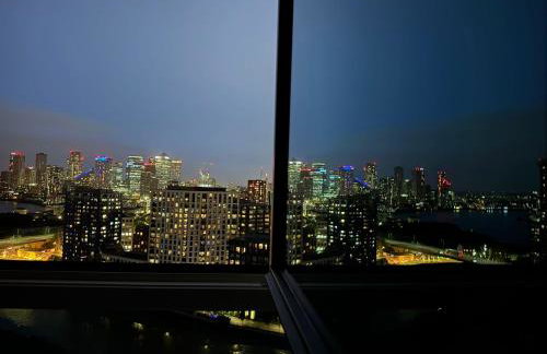 Penthouse with O2 Arena View, Free Parking & Portable AC - Photo 5