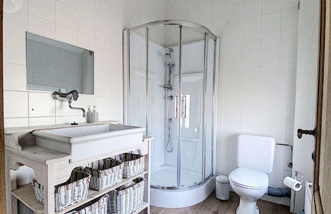 Elegant Hillside Mansion - Photo 17